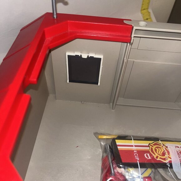 Playmobil 5663 Take Along Fire Station Some Accessories & Figure Incomplete - Picture 16 of 16